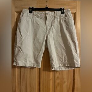 Eddie Bauer Blakely Fit Khaki Legend Wash Shorts Size 12